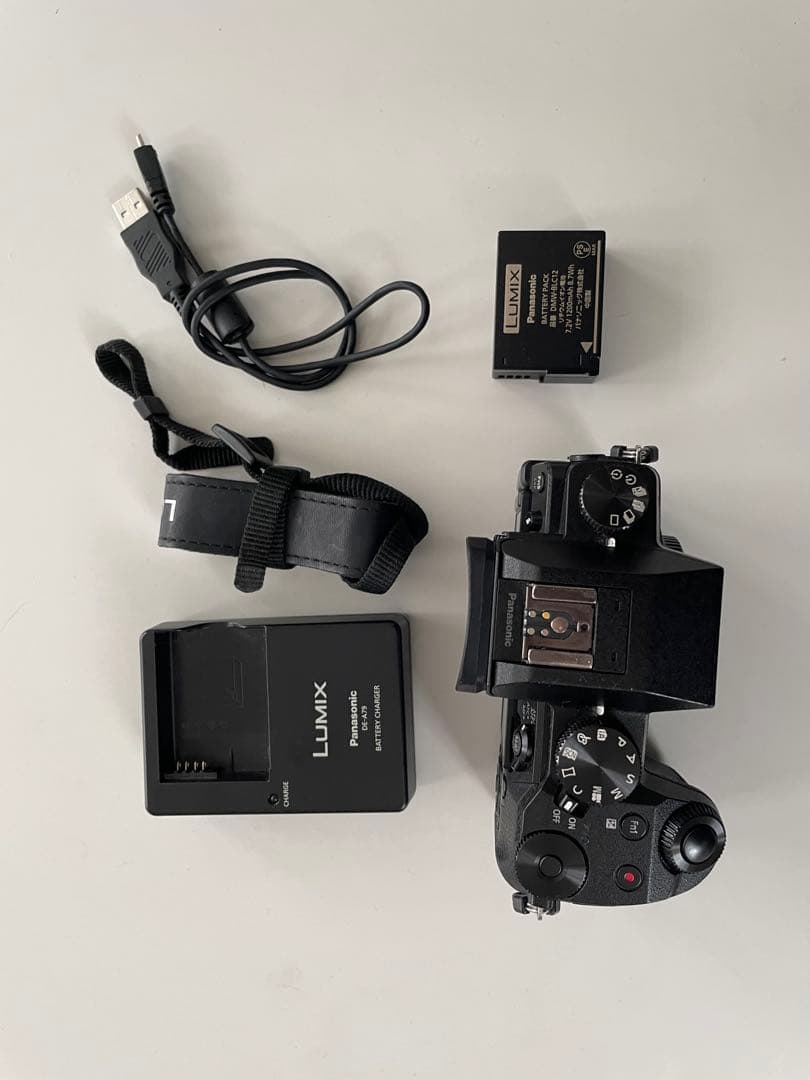 LUMIX G7 ミラーレス一眼 本体と付属品
