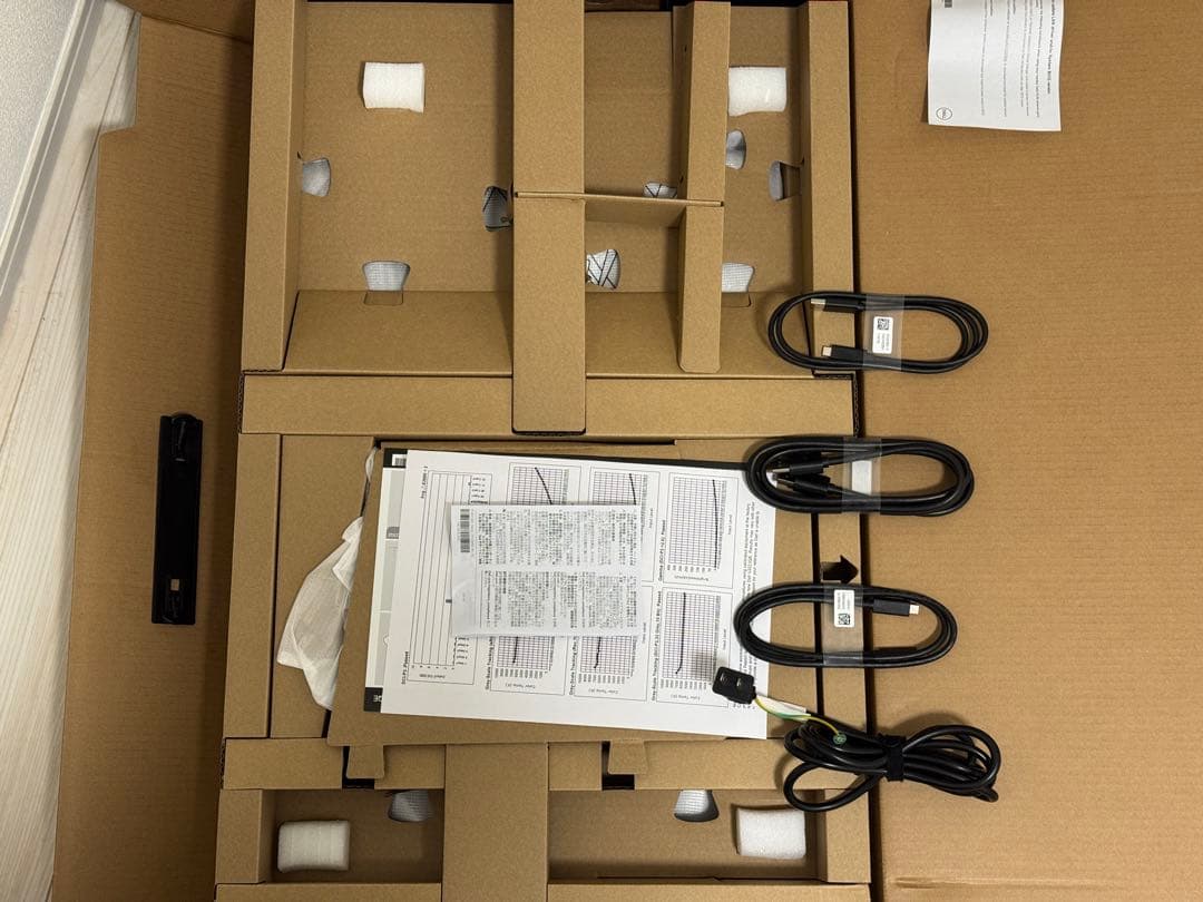 Dell U3223QE 31.5インチ 4K ハブモニター