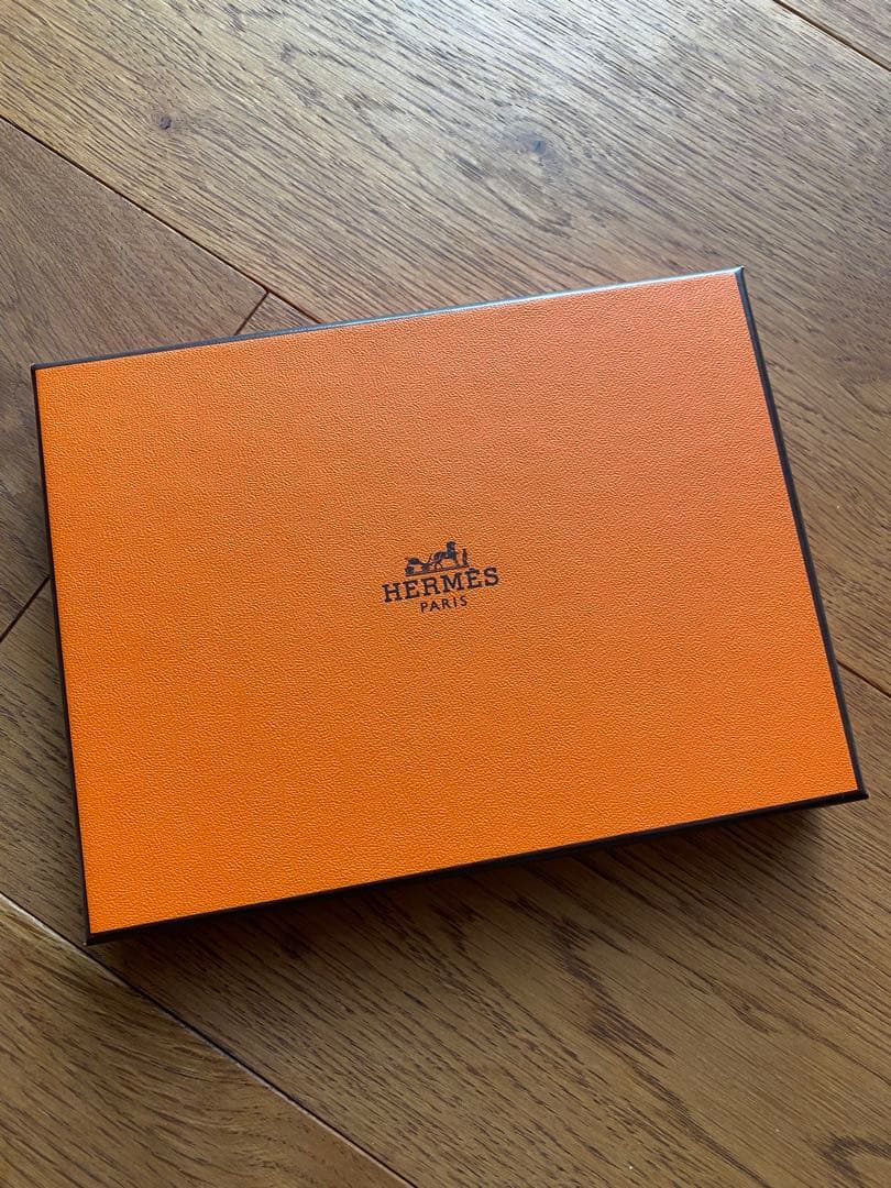 HERMES オレンジ パスポートケース