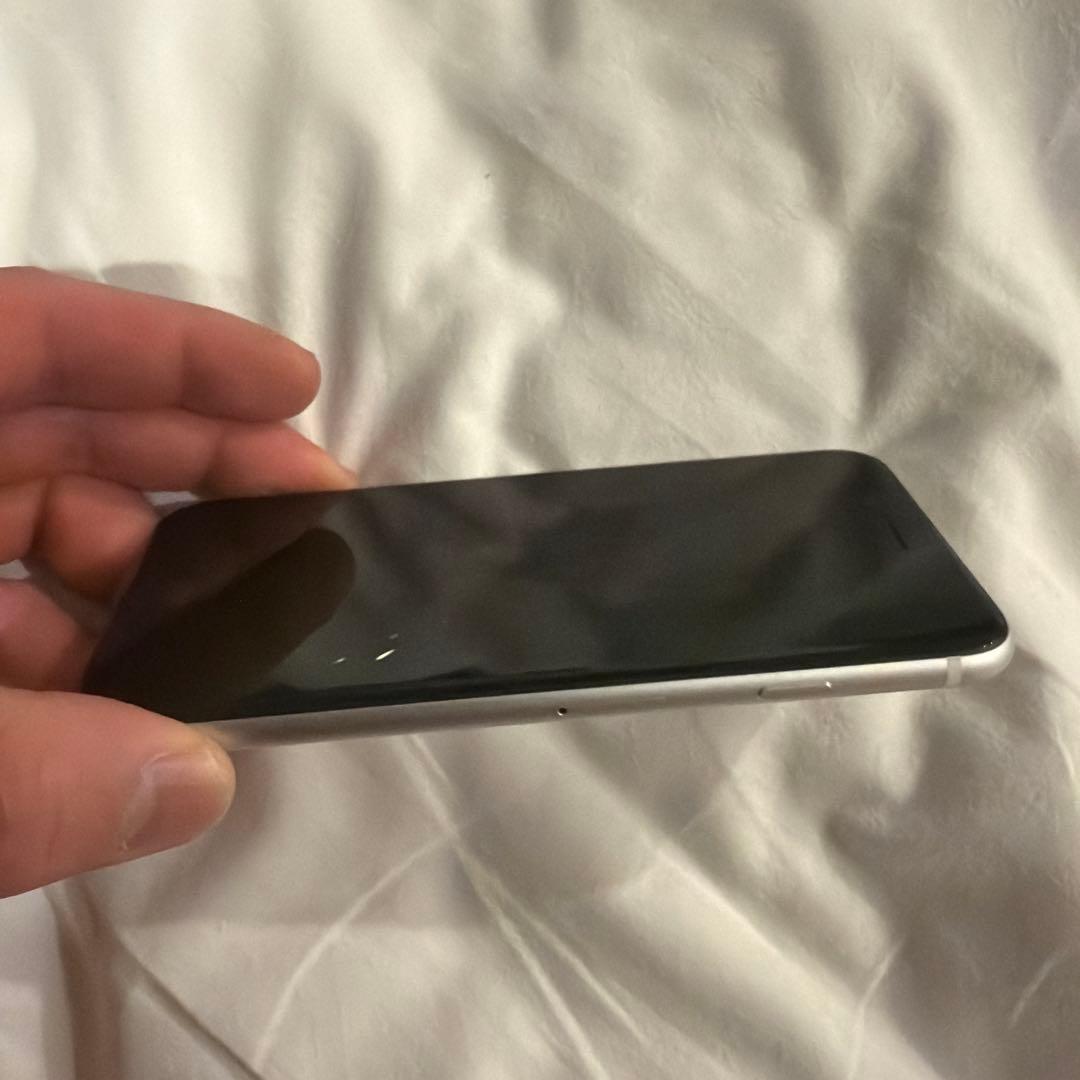 スマートフォン本体 iPhone SE2 64G