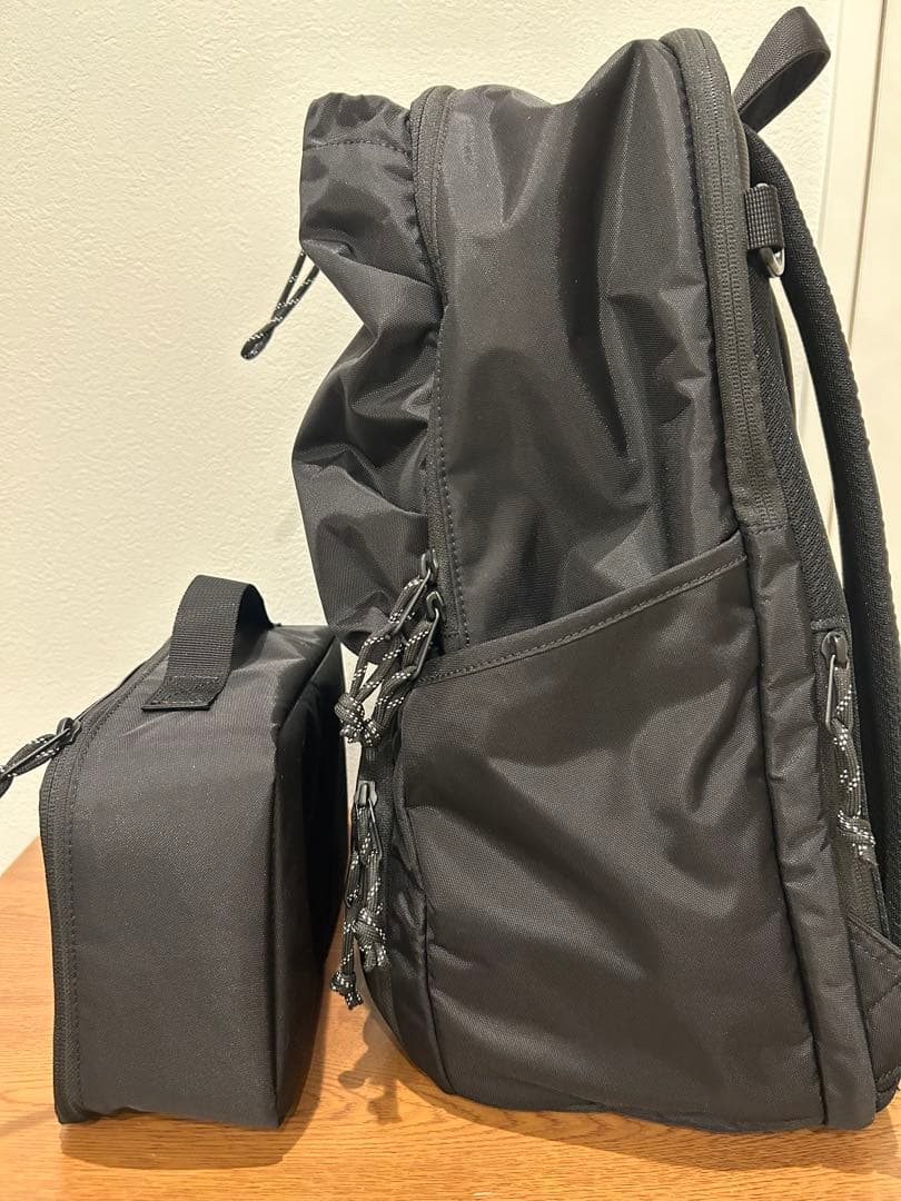 Hugoo ブラック リュックサックとポーチセット