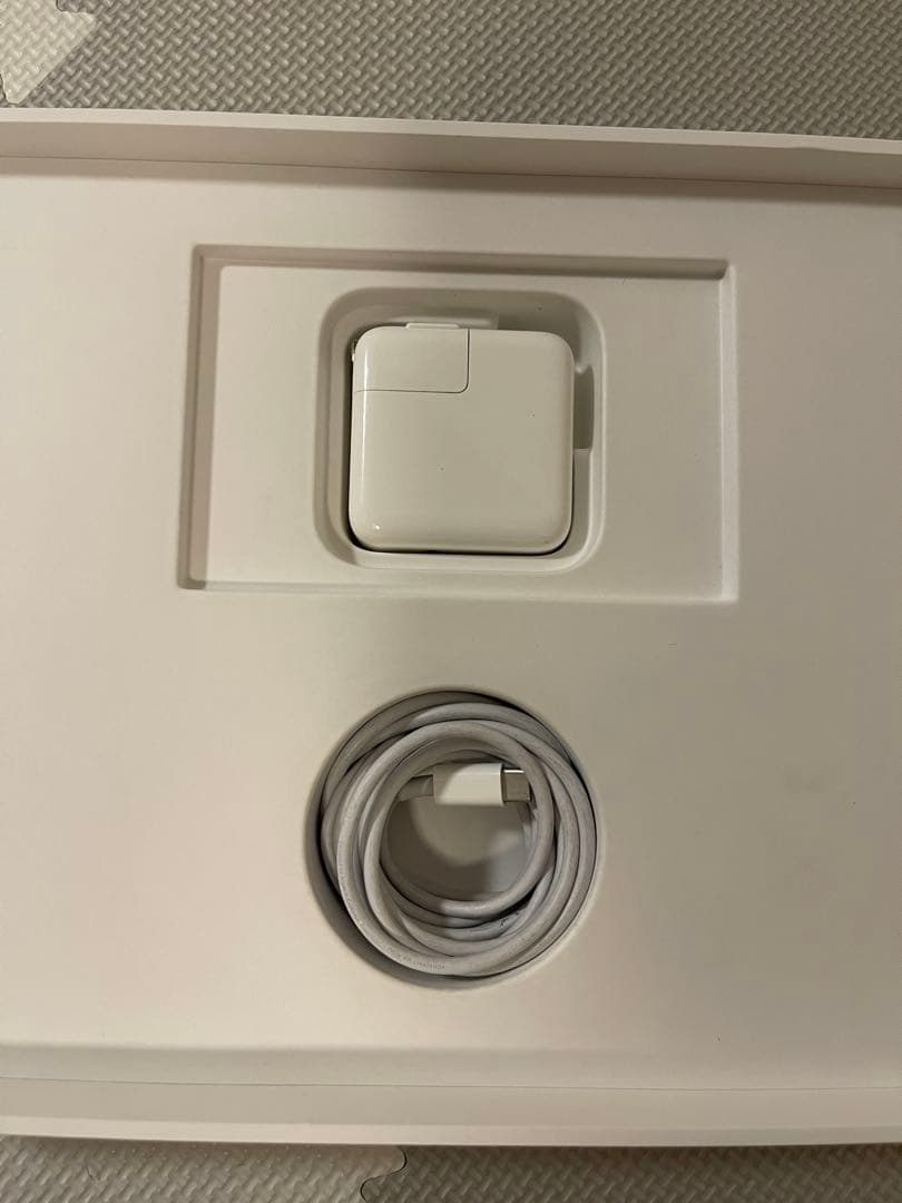 MacBook Air M1 8GB 13インチ512Gゴールド