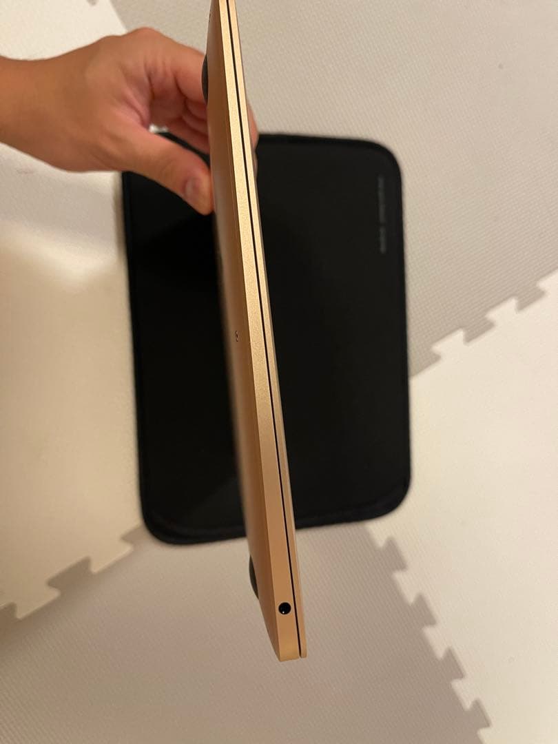 MacBook Air M1 8GB 13インチ512Gゴールド