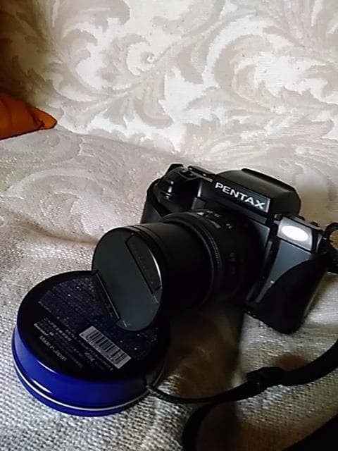 一眼レフカメラと望遠レンズ