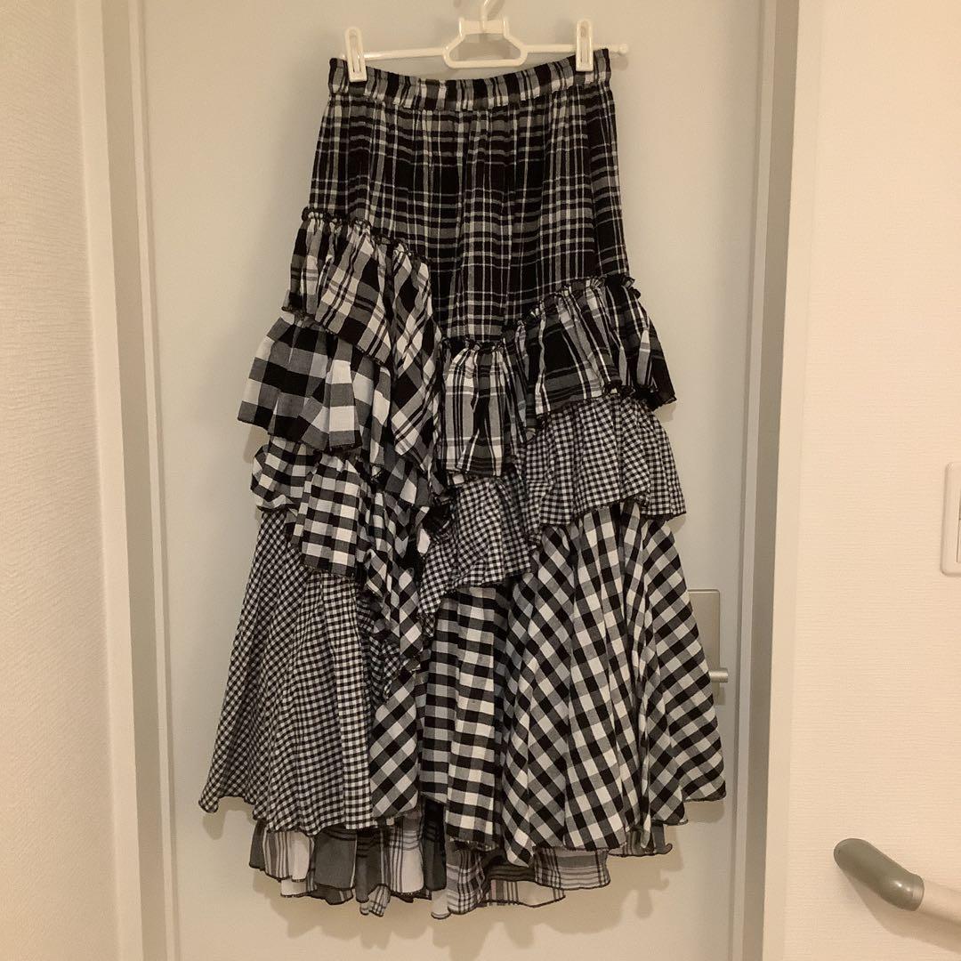 ボリュームロングスカート　モノトーン調