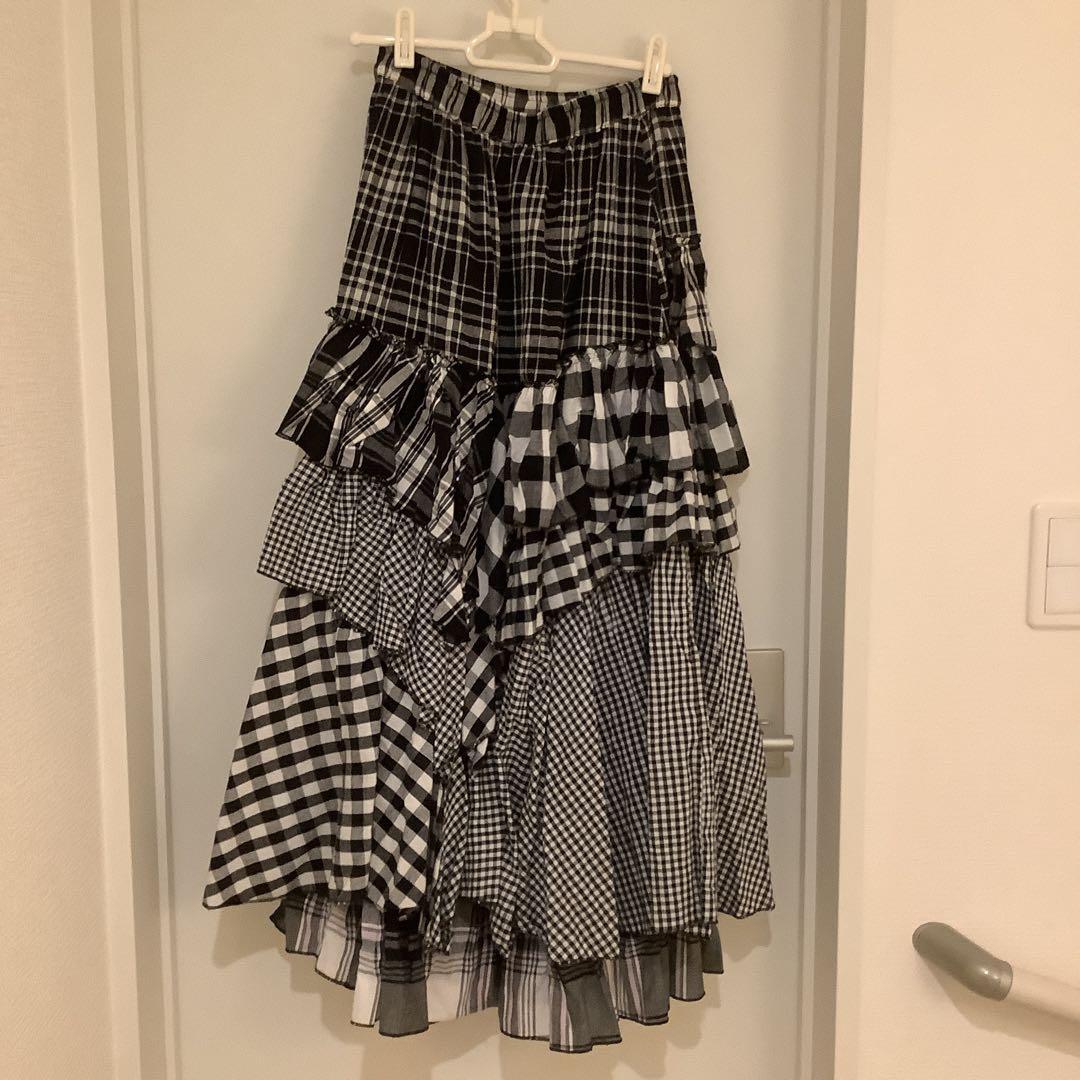 ボリュームロングスカート　モノトーン調