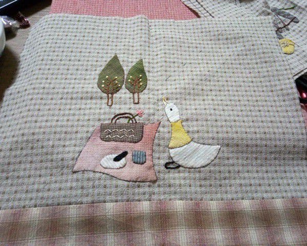 【パッチワークキルト】 アップリケ&刺繍丸底バッグ 《ピクニック》残1点