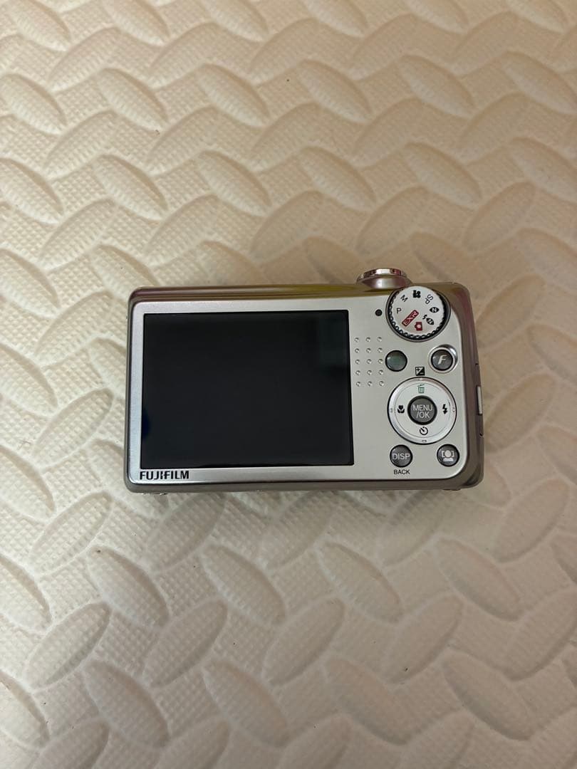 美品　fujifilm f70exr デジタルカメラ