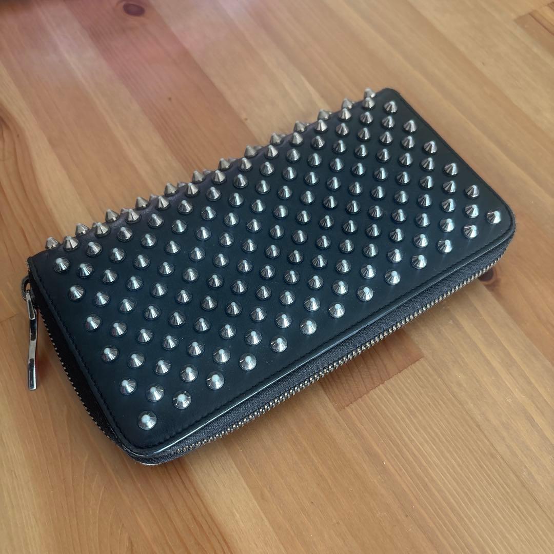 ルブタン　スタッズ付きブラックレザー長財布
