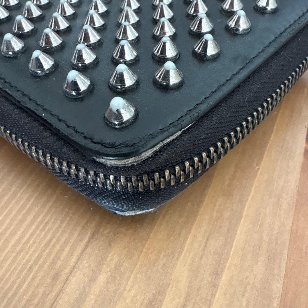 ルブタン　スタッズ付きブラックレザー長財布