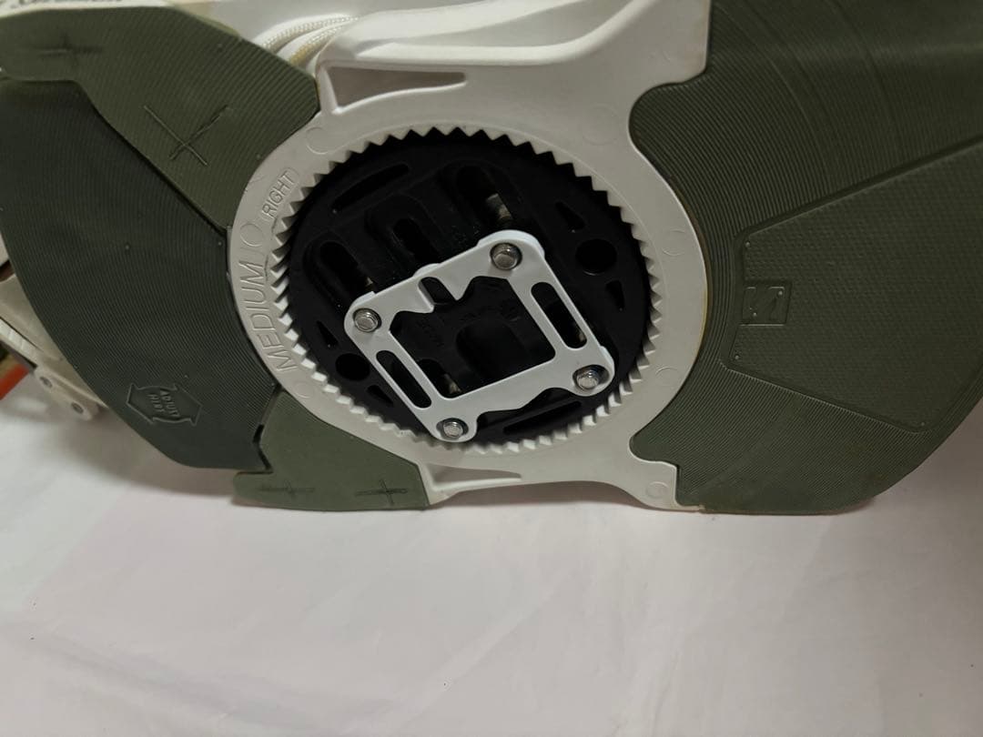 SALOMON スノーボード　ハイランダー　 ビンディング S ホワイト