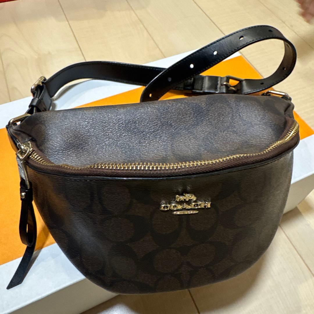 COACH ロゴ入りブラウンウエストポーチ　ボディーポーチ