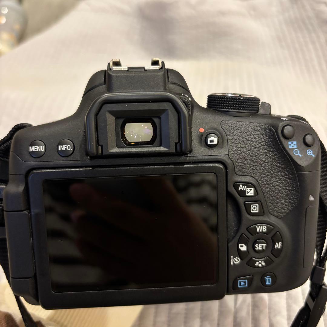 Canon EOS Kiss X8i デジタル一眼レフカメラ