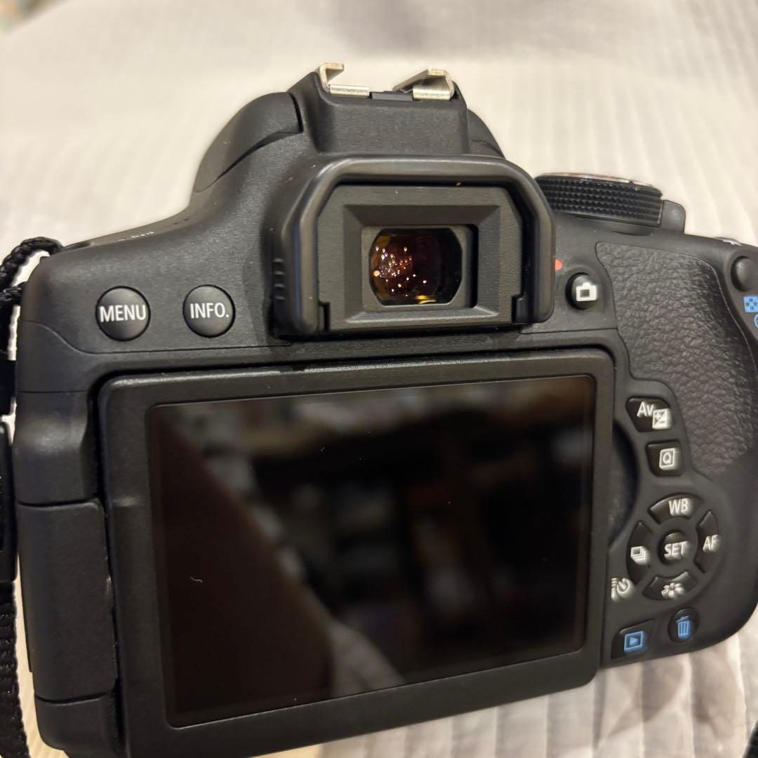 Canon EOS Kiss X8i デジタル一眼レフカメラ