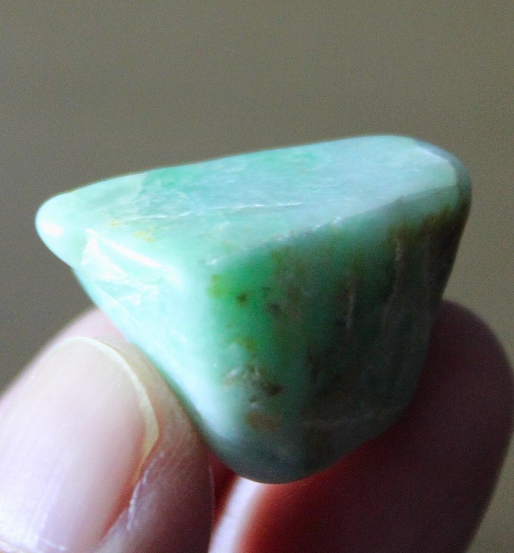 ［緑翡翠の最高峰］糸魚川翡翠 金山谷 ロウカン質 原石 16.4g