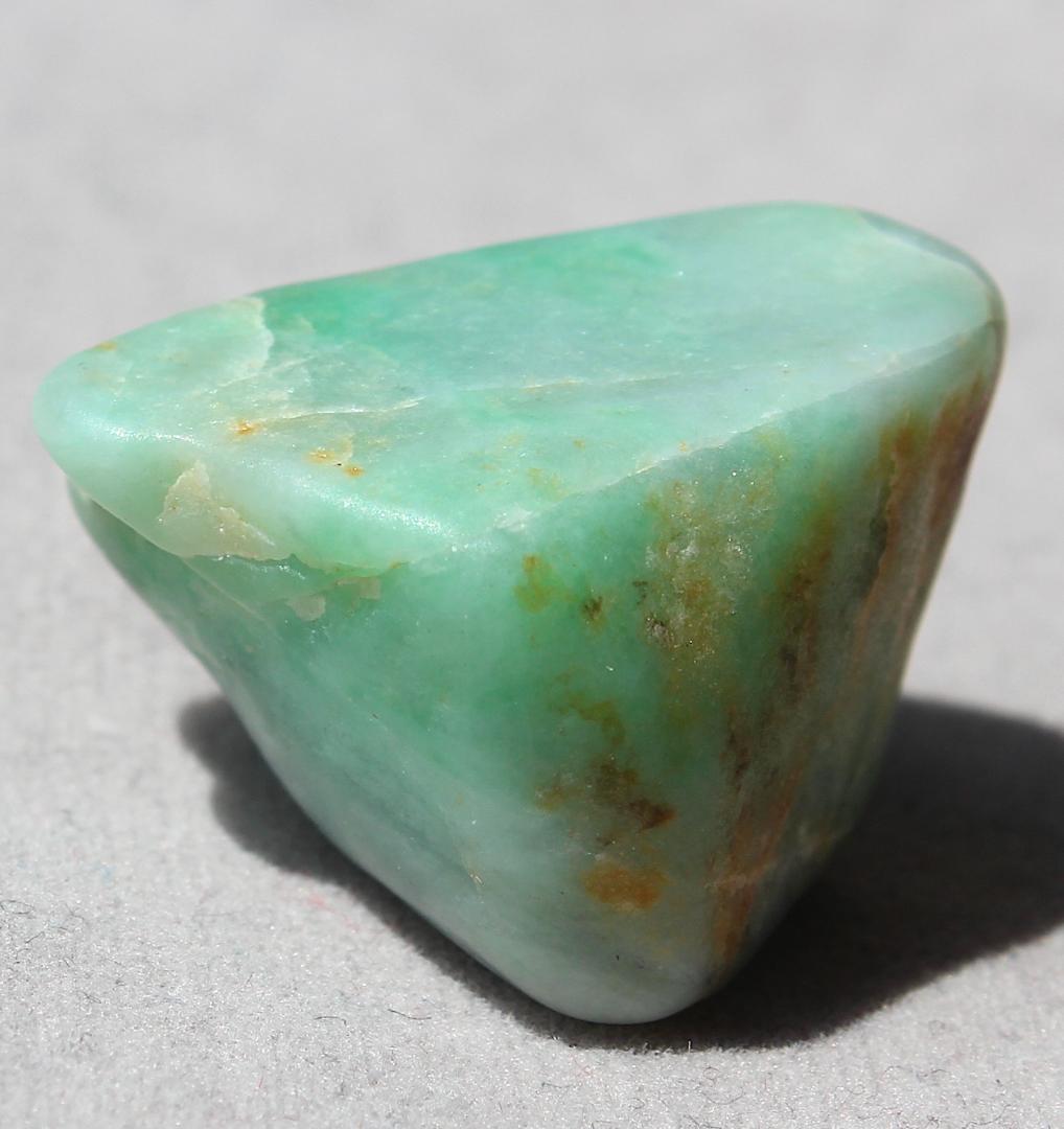 ［緑翡翠の最高峰］糸魚川翡翠 金山谷 ロウカン質 原石 16.4g