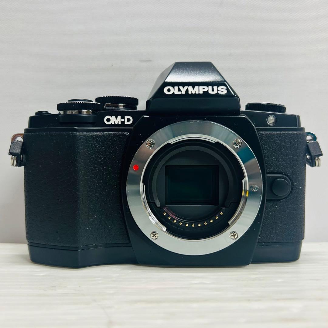 ★美品★ OLYMPUS OM-D E-M10 ミラーレス一眼 本体　182