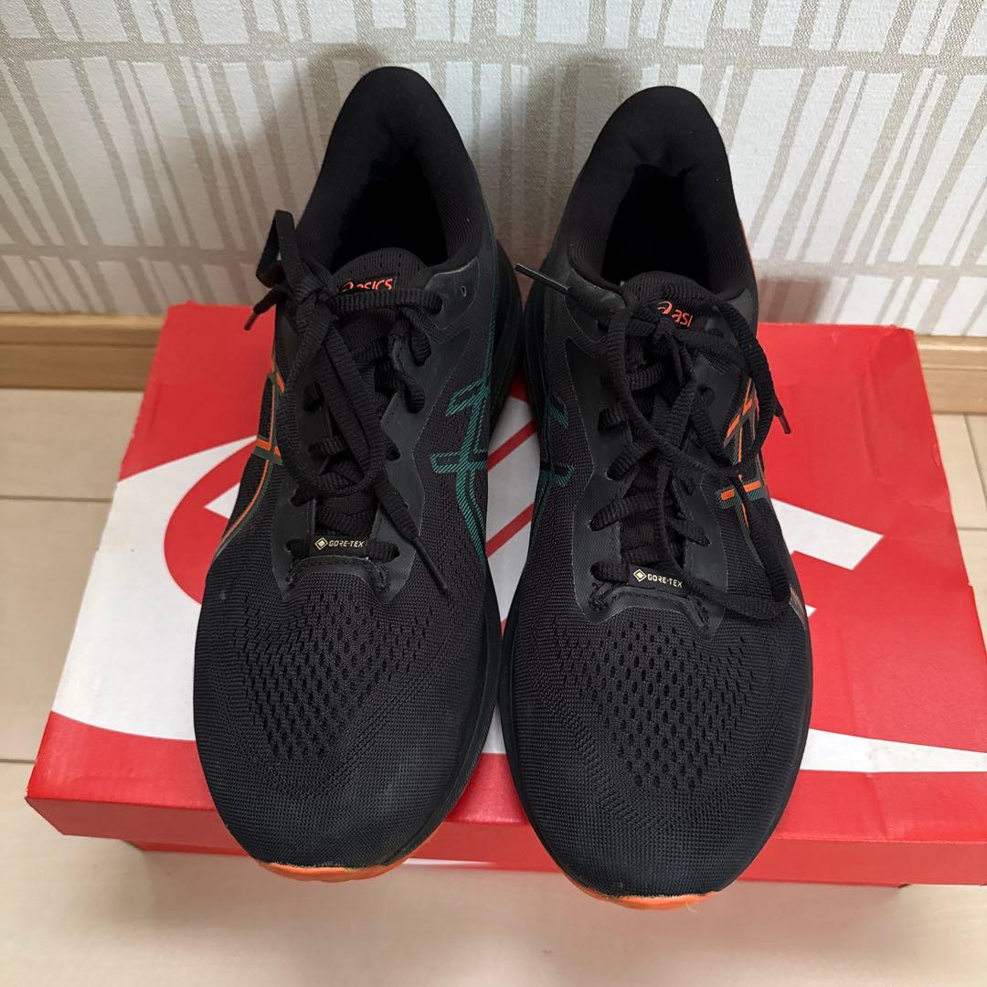アシックスゴアテックスランニングシューズ