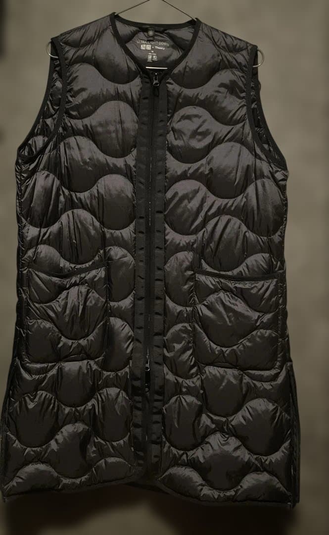 ユニクロ セオリー ウルトラライトダウンロングベスト身幅56cm 収納袋あり