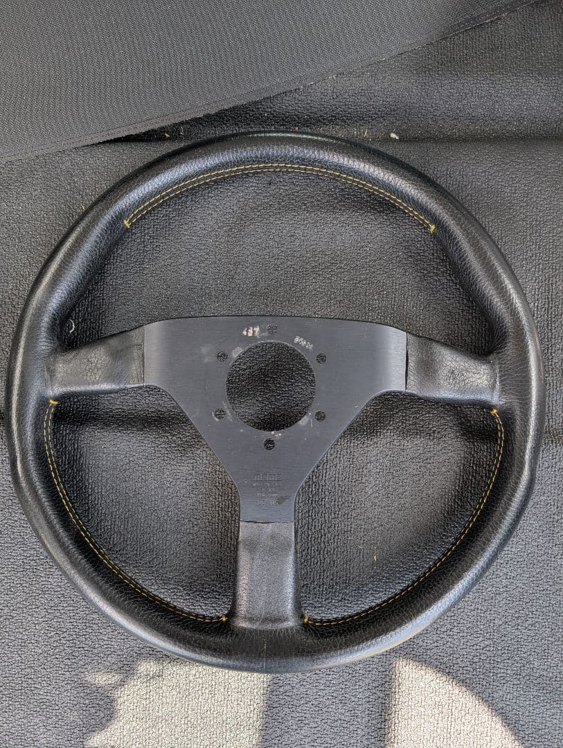 momo 34パイ ３スポークステアリング
