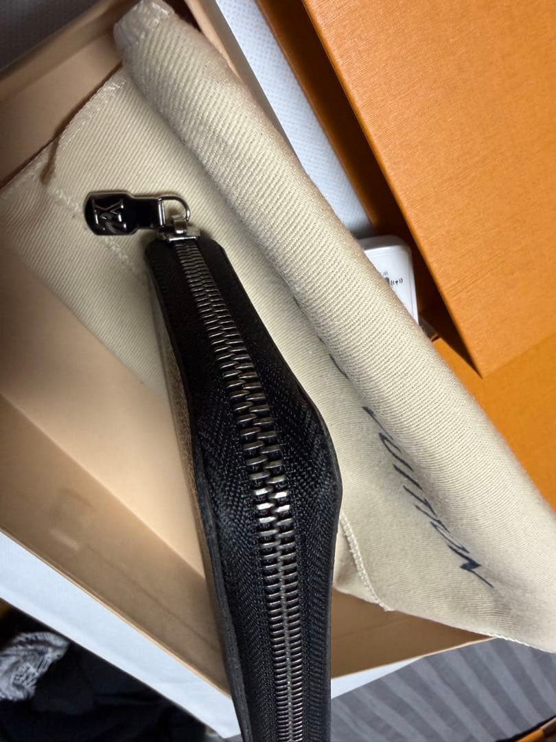 ルイヴィトン モノグラム エクリプス ジッピーウォレット