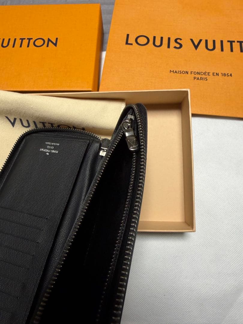 ルイヴィトン モノグラム エクリプス ジッピーウォレット