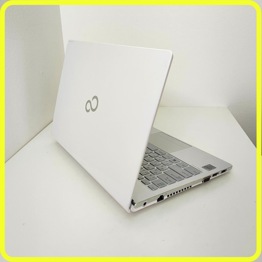 白　新品SSD256GB　薄型軽量⭐️windows11　ノートパソコン　808