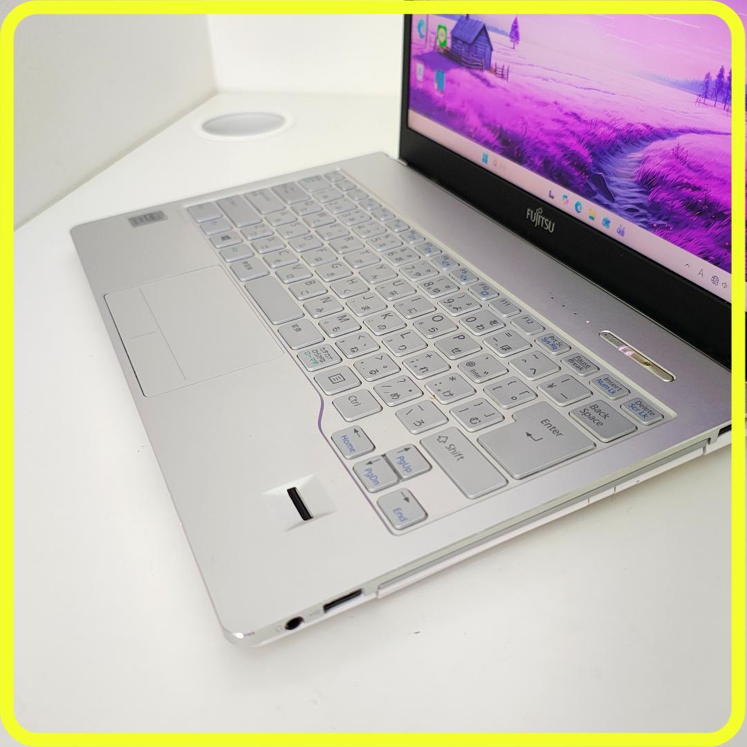 白　新品SSD256GB　薄型軽量⭐️windows11　ノートパソコン　808