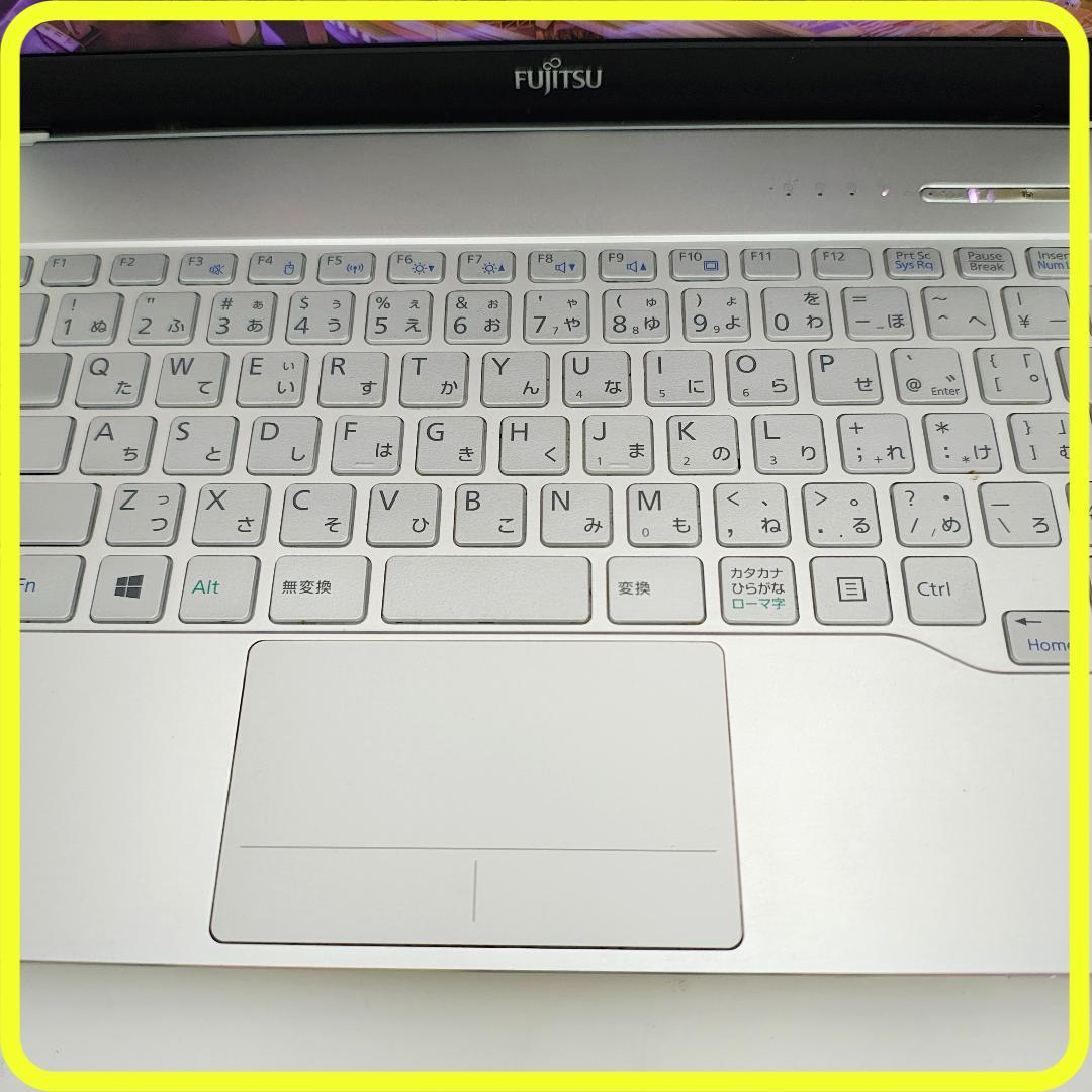 白　新品SSD256GB　薄型軽量⭐️windows11　ノートパソコン　808