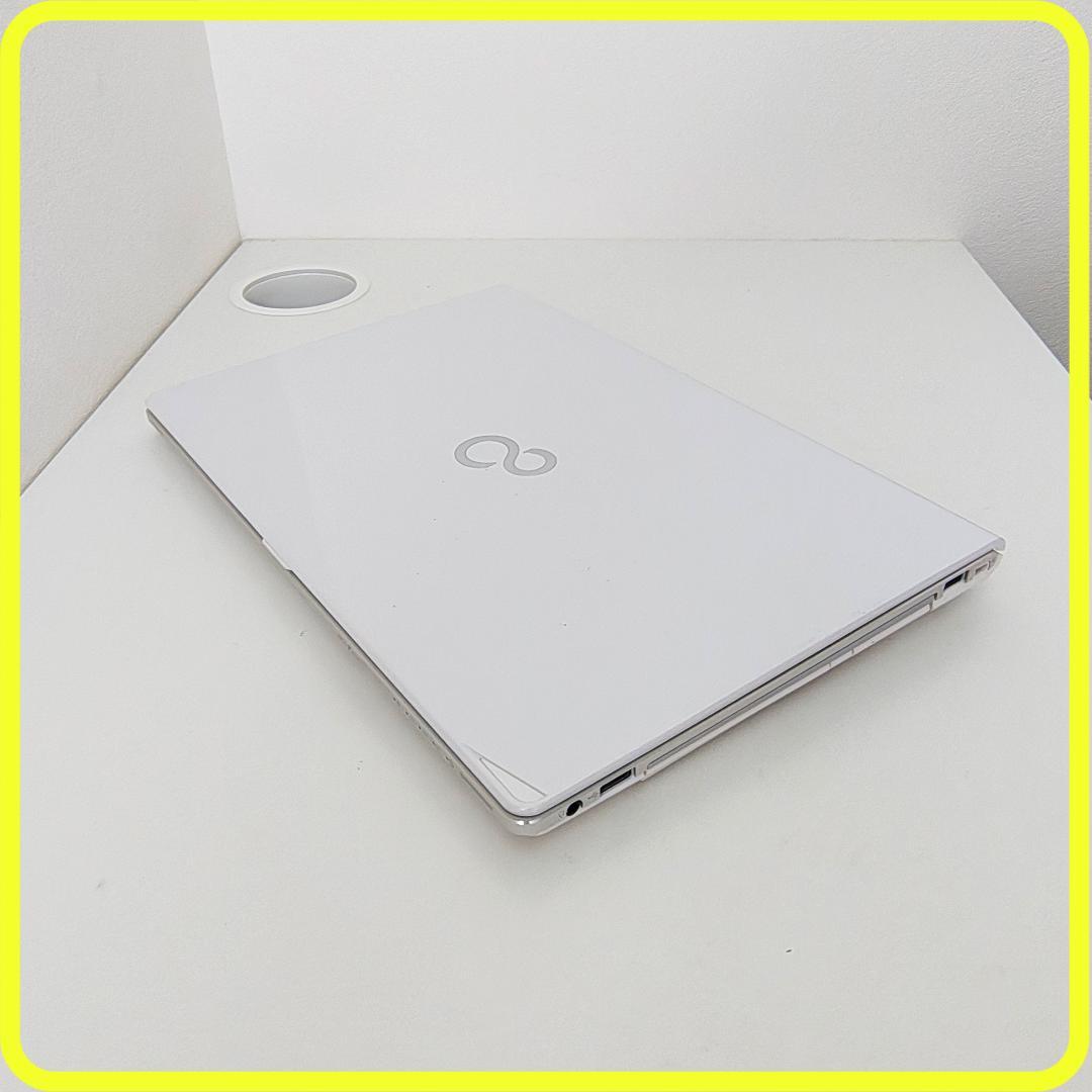 白　新品SSD256GB　薄型軽量⭐️windows11　ノートパソコン　808