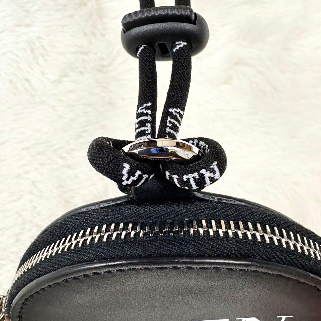 ヴァレンティノガラヴァーニ ケース ストラップ付 ネックウォレット レザー