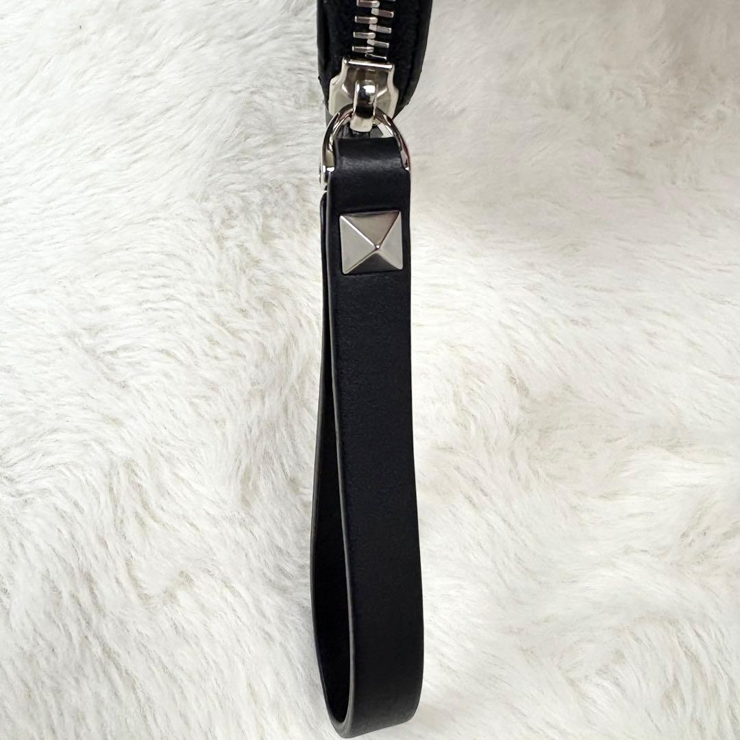 ヴァレンティノガラヴァーニ ケース ストラップ付 ネックウォレット レザー