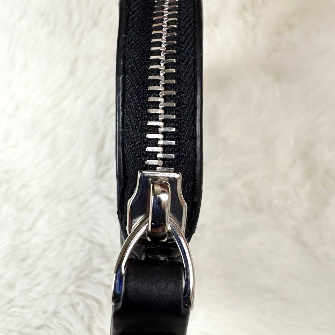 ヴァレンティノガラヴァーニ ケース ストラップ付 ネックウォレット レザー