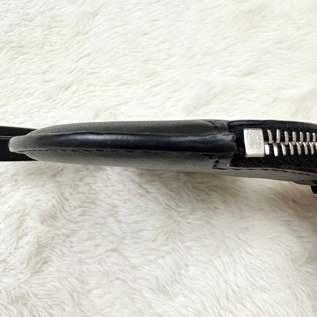 ヴァレンティノガラヴァーニ ケース ストラップ付 ネックウォレット レザー