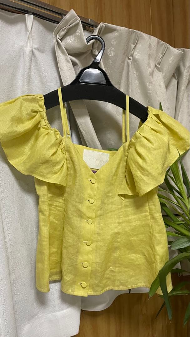 MYLAN イエロー フリルキャミソール