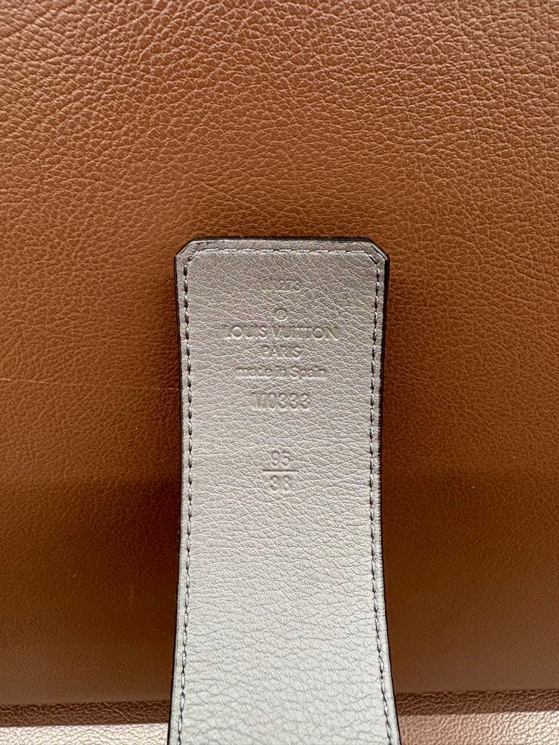 【LOUIS VUITTON】ブラックレザー LVロゴバックルベルト