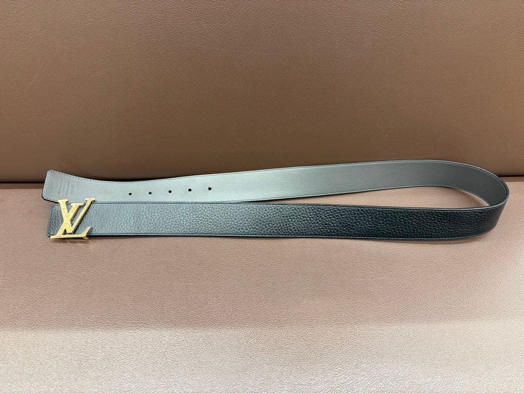 【LOUIS VUITTON】ブラックレザー LVロゴバックルベルト