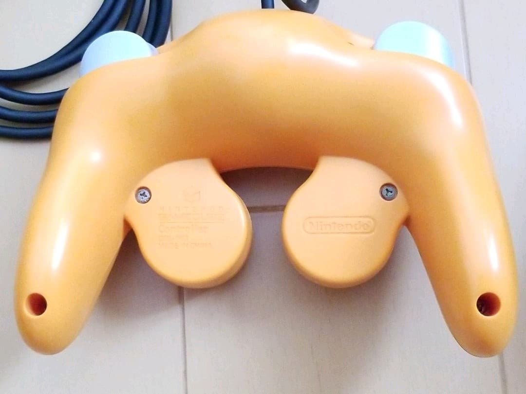 ニンテンドー GCコントローラ ブラック　オレンジ　接続アダプター