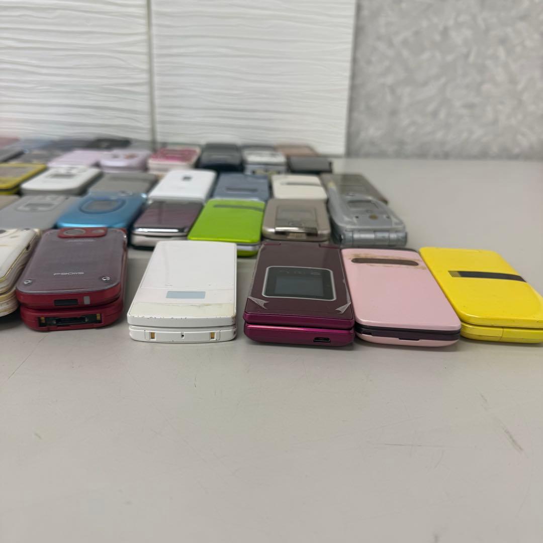 ガラケー　110個まとめ売り　ジャンク品　折りたたみ式携帯電話セット