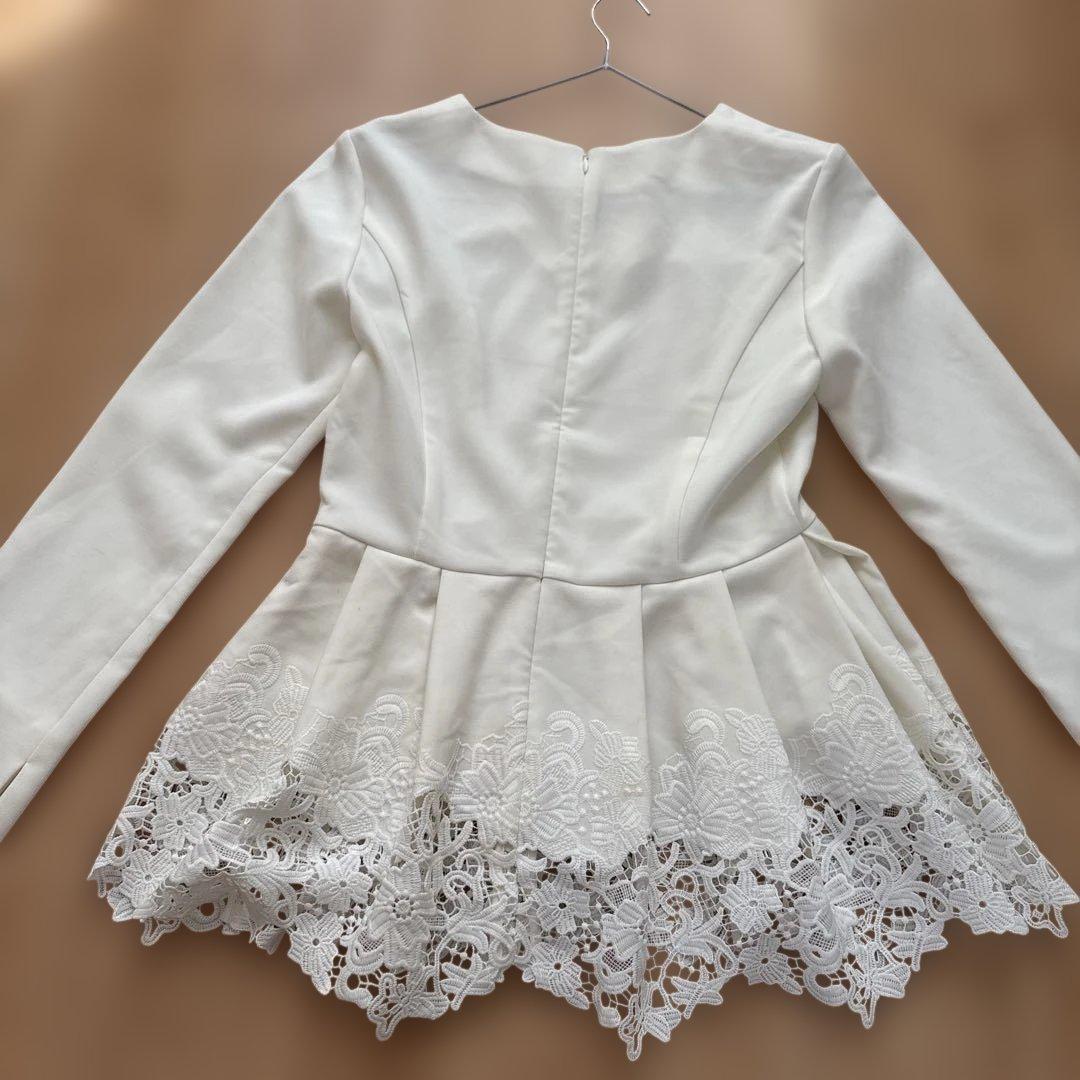 JENNE ホワイト レース付きペプラムトップス