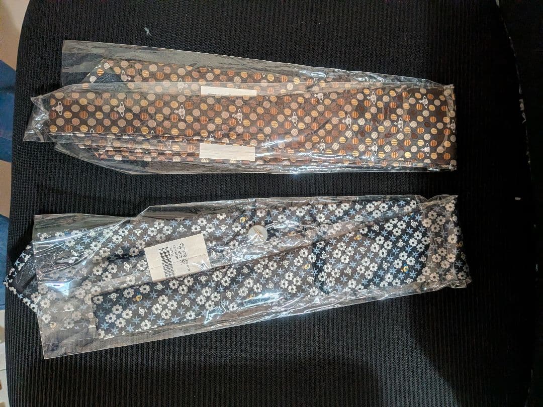 viviennewestwoodの正規品花柄と円形模様のネクタイ2本セット