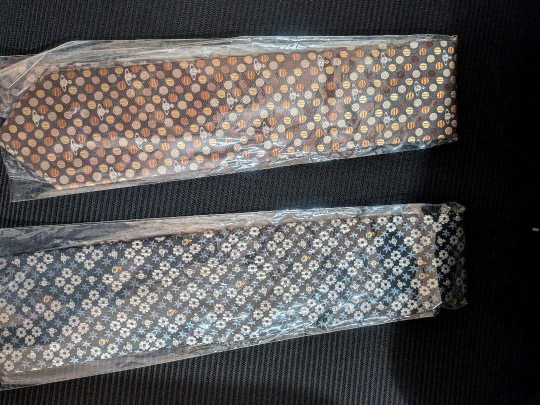 viviennewestwoodの正規品花柄と円形模様のネクタイ2本セット