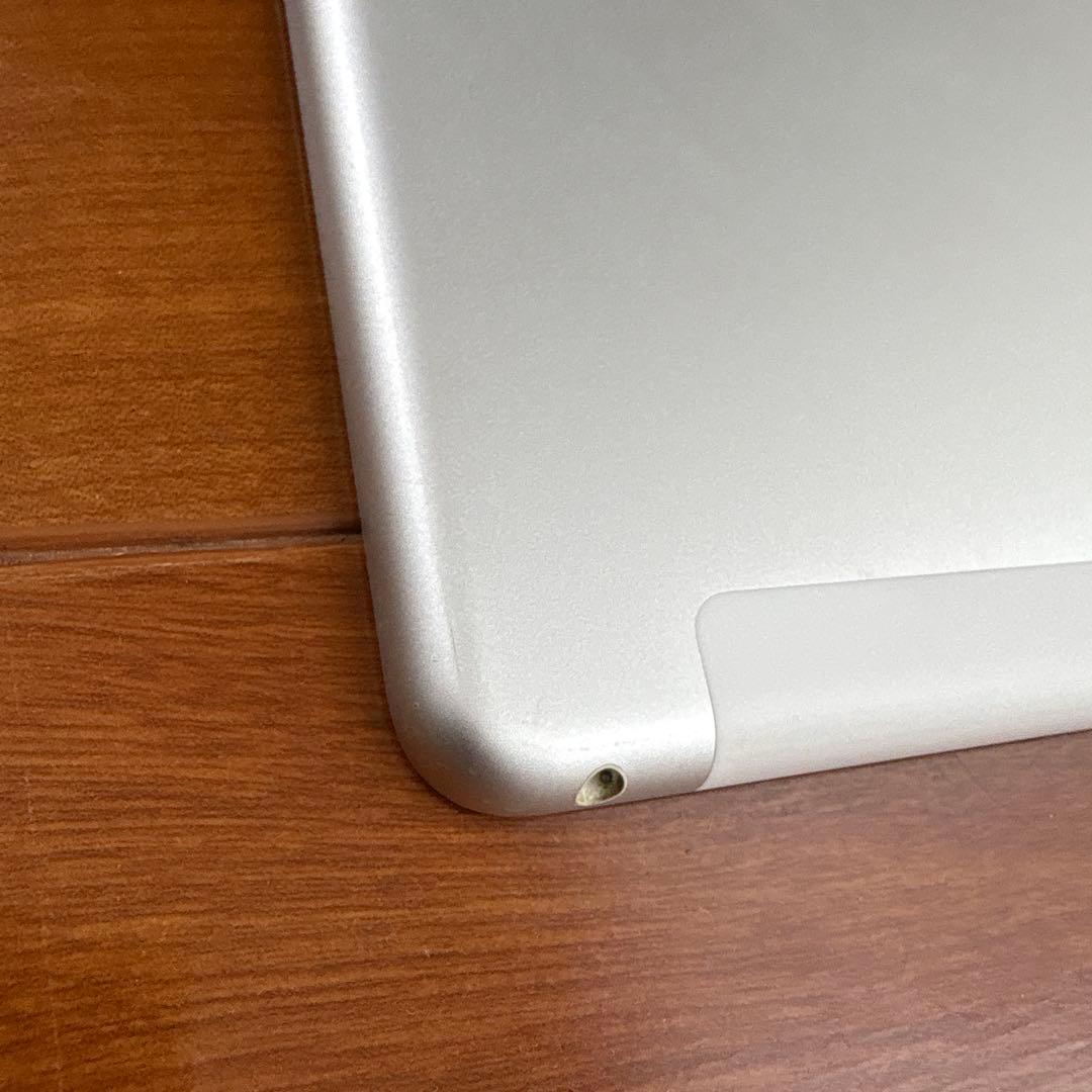 Apple iPad A1823 ホワイト 32GB 第5世代