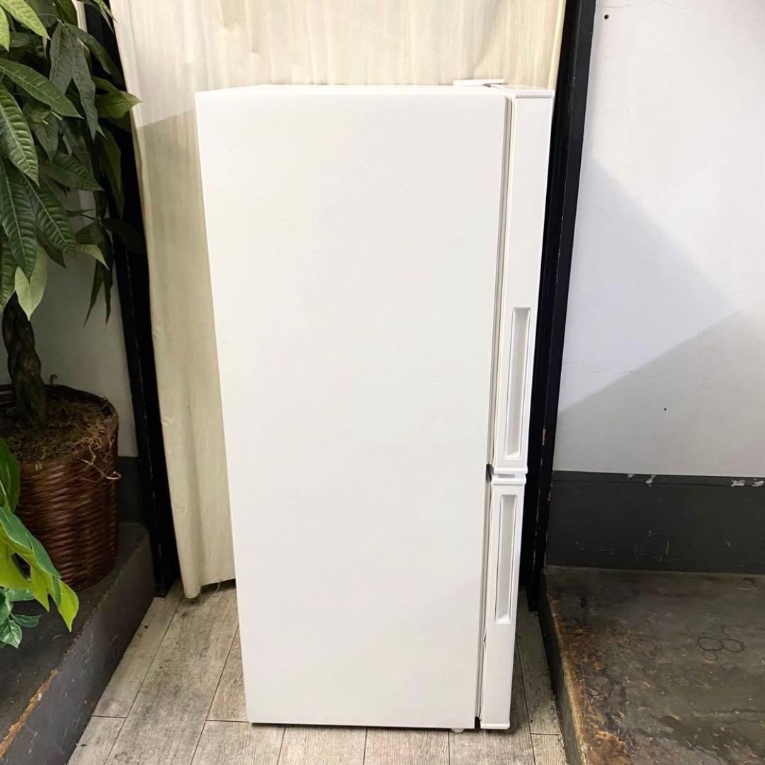 見た目シンプルでホワイトだからキッチンがパッと明るくなります♪冷凍冷蔵庫106L