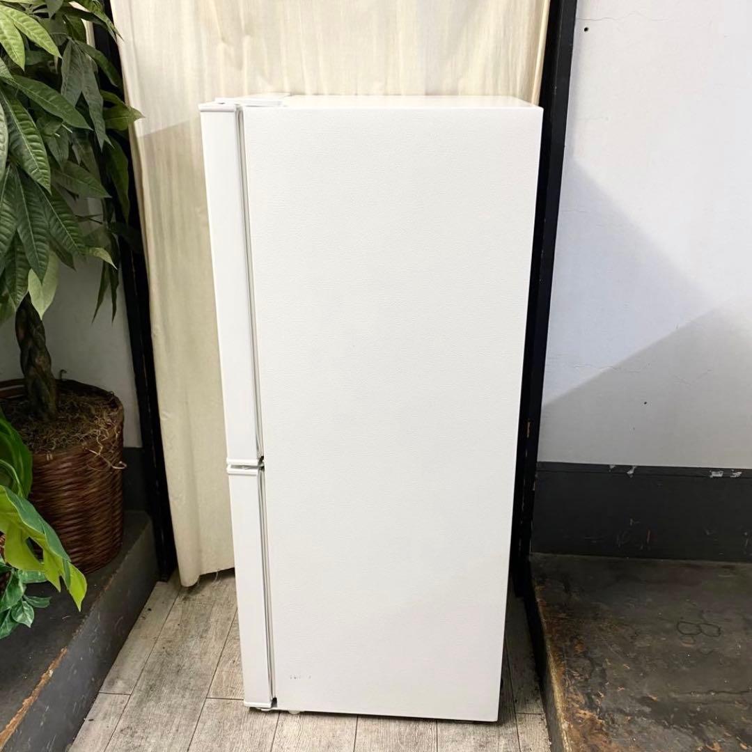 見た目シンプルでホワイトだからキッチンがパッと明るくなります♪冷凍冷蔵庫106L