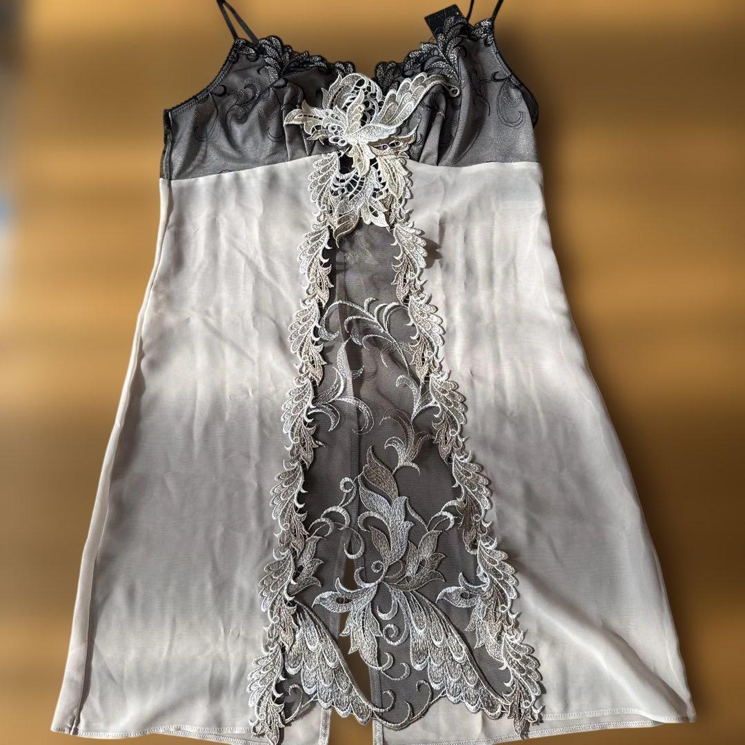 サルート　刺繍入りセクシースリップ M80cm丈