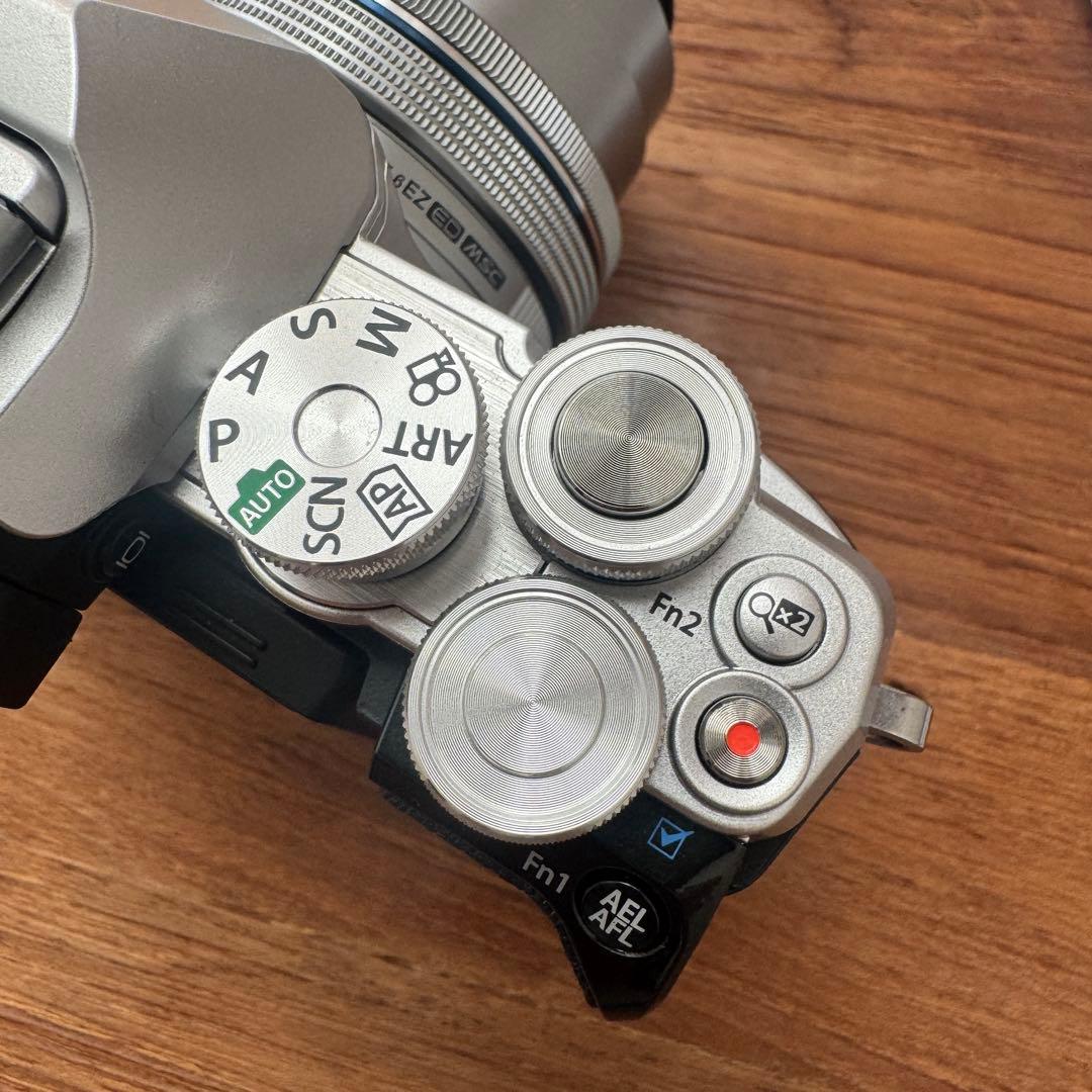 【美品】OLYMPUS OM-D E-M10 Mark III オリンパス