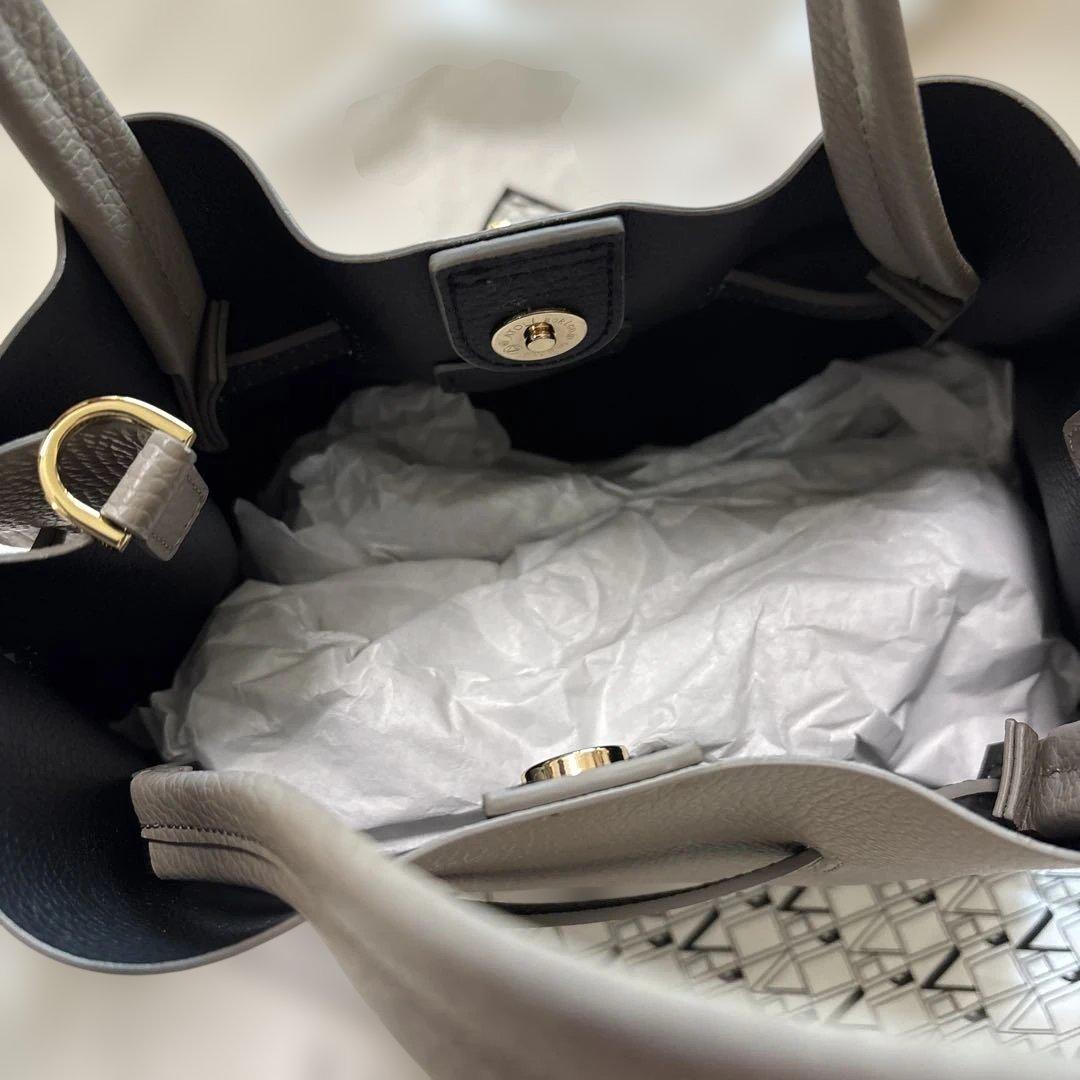 未使用　グレージュ　VIOLAd'ORO ヴィオラドーロ ショルダーバッグ