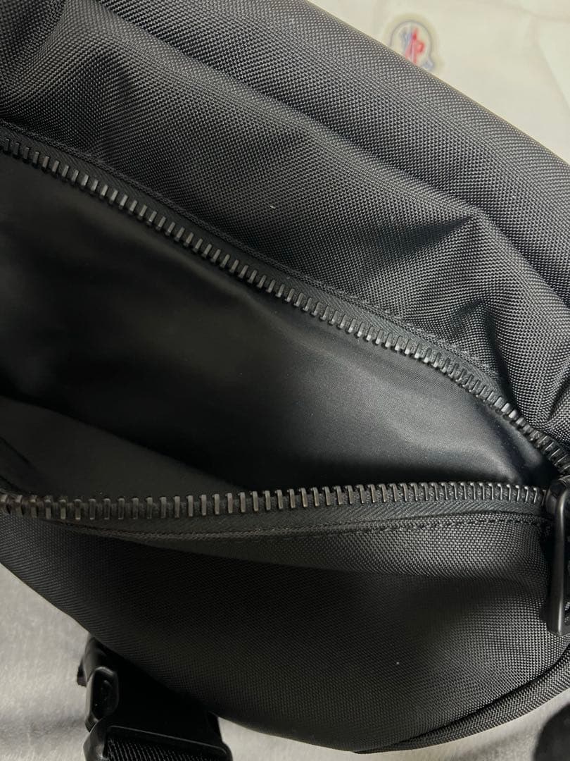 MONCLER モンクレール Durance ベルトバッグ ボディバッグ 巾着付