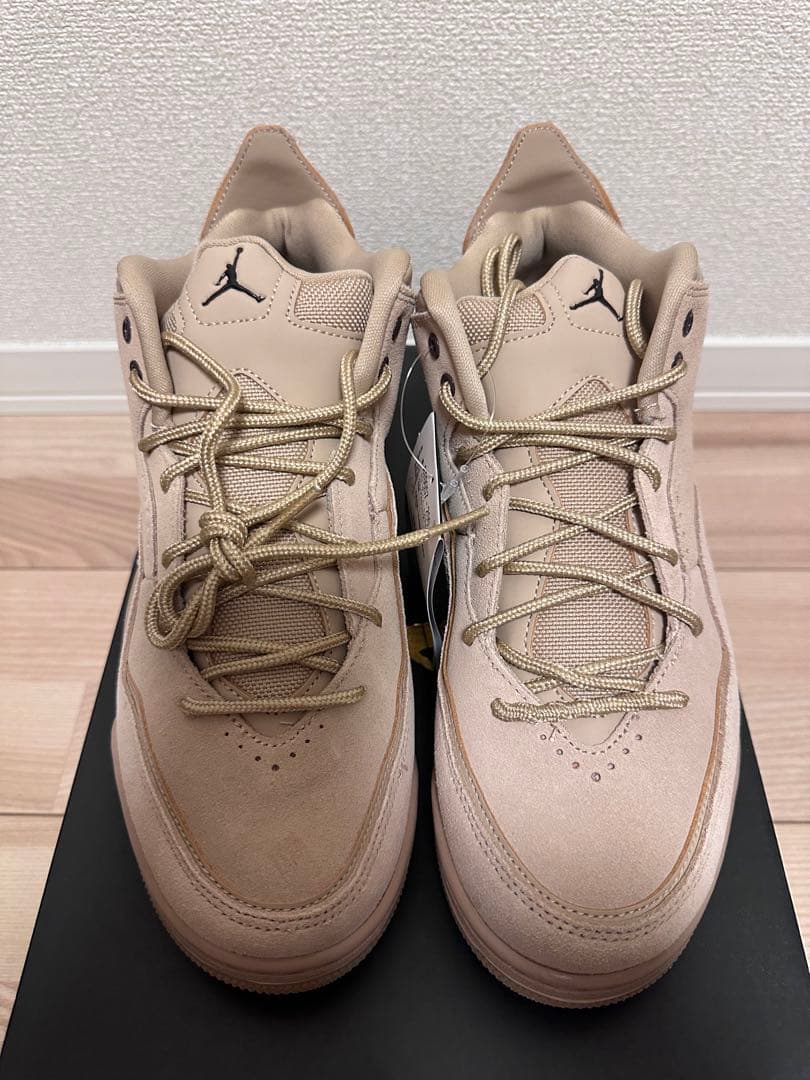 Jordan COURTSIDE 23 ベージュ スニーカー